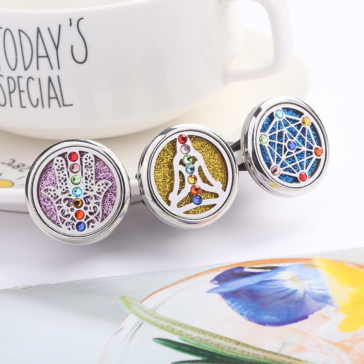 Car Aromatherapy Essential Oil Diffuser Stainless Steel Locket with Vent Clip Felt Pads 30mm Car Air Outlet Clip Diffuser Air Freshener 